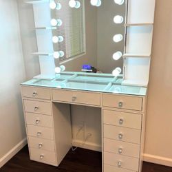 BLUETOOTH VANITY SHELFS ON SIDE