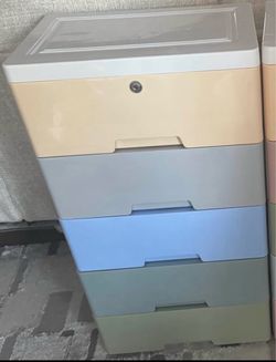 5 Drawers with a Top Drawer Lock
