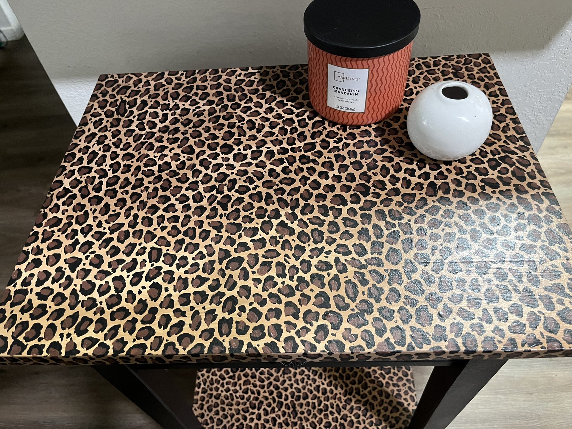 Beautiful HAND PAINTED leopard Print Table!!! 