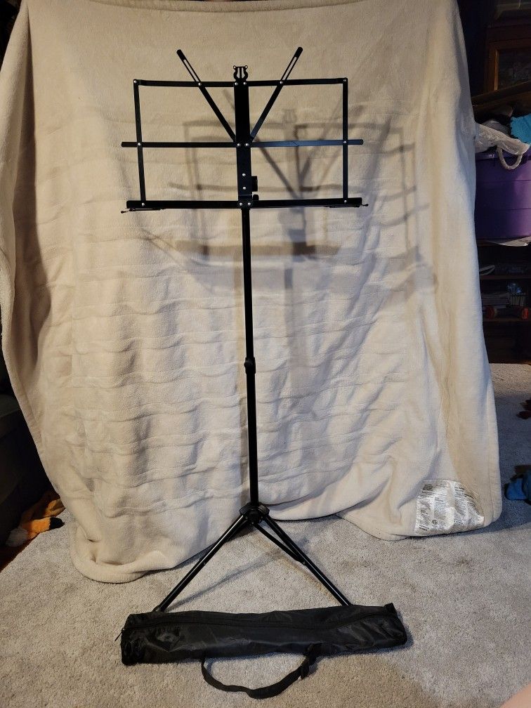 Foldable music stand with Zippered case