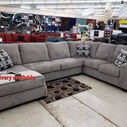 Brand New/ Gray Oversized Sectional, Seccional, Couch// Delivery Available 