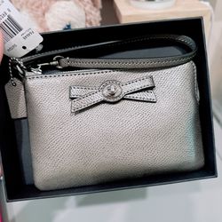 Coach TURNLOCK BOW CORNER ZIP WRISTLET IN PATENT LEATHER/NWB