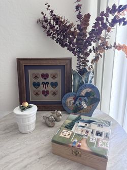 8 piece Vintage “country cottage/folk art” aesthetic home decor bundle