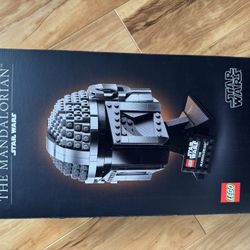 Brand New LEGO Star Wars The Mandoalorin Helmet 75328