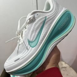 Nike Vomero Plus 