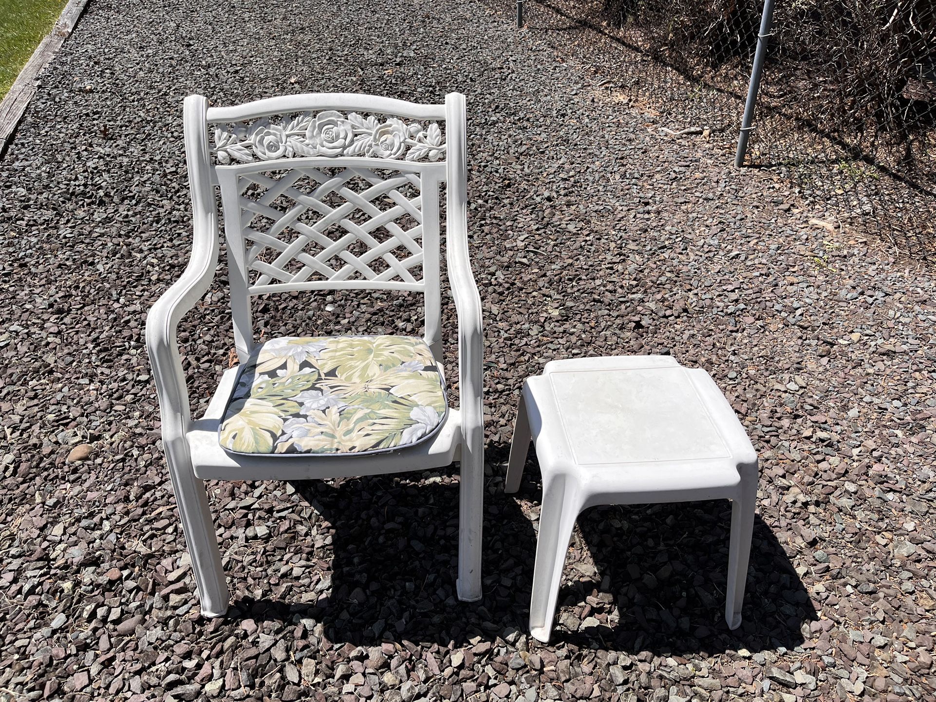 Resin Lawn Chairs With Cushions , And Side Tables