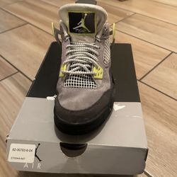 Air Jordan 4 Retro Wolf Grey