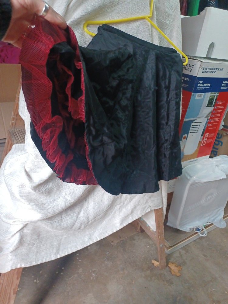 👻Halloween🎃Tutu/Petticoat🕷Black Skirt With Red Fluff Underneath🕸Size S