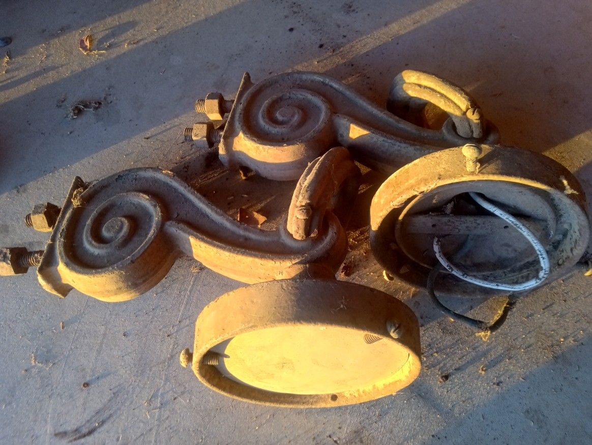 Antique/Vintage Style Wall Mount Lamps