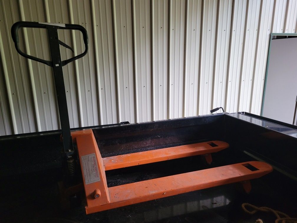 2 Ton Fork Lift