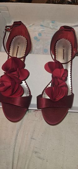 Avenue Burgundy Satin Flower Heels size 10m
