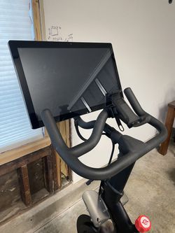 2020 Peloton Bike 2nd Gen Works Well 201-500 Rides - Novato, CA