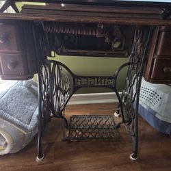 Vintage SINGER sewing Workbench