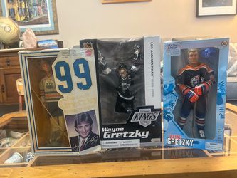 Wayne Gretzky Figure & Doll Collection – Lot of 3