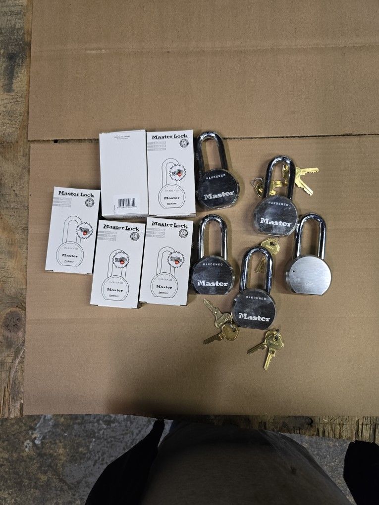 10 Master lock Padlocks keyed Alike