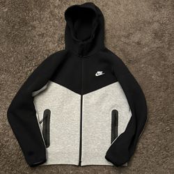 Nike Tech Fleece Black/Grey, Size M