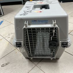 Medium dog portable crate