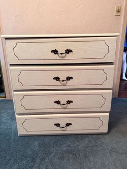 4-Drawer Vintage Dresser
