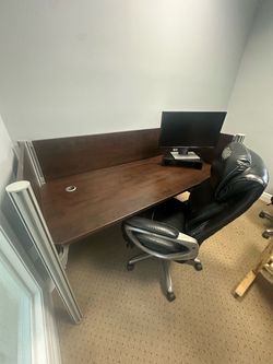 Modern Executive Cubicle Desk with Privacy Panel / Office Workstation