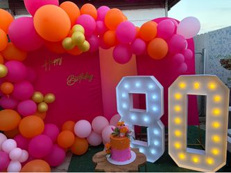 FREE Balloon garland + balloons