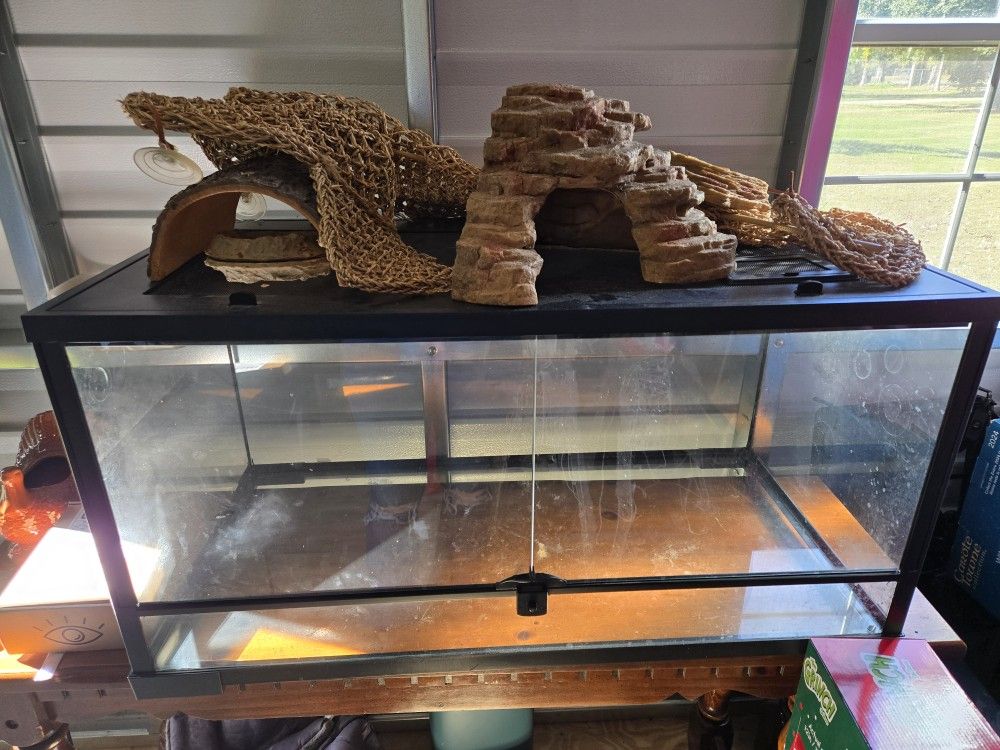 Bearded Dragon Cage And Extras