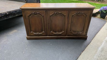 Buffet cabinet