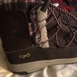 RYKA WOMENS SIZE 9 Winter Boots Never Used 