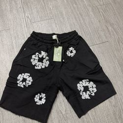 M DENIM TEAR SHORTS