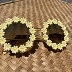 very nice vintage style daisy sunglasses 