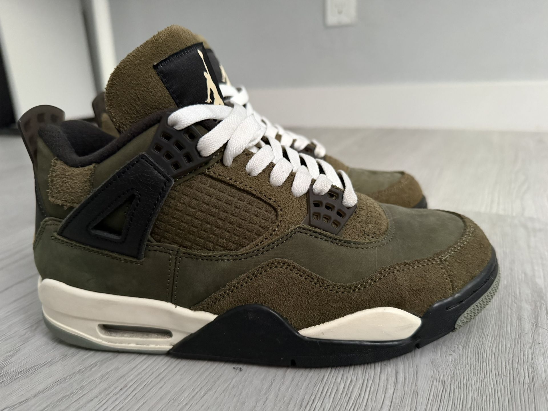Jordan Retro 4 Olive Green / Size 7.5 Men / 9 Woman