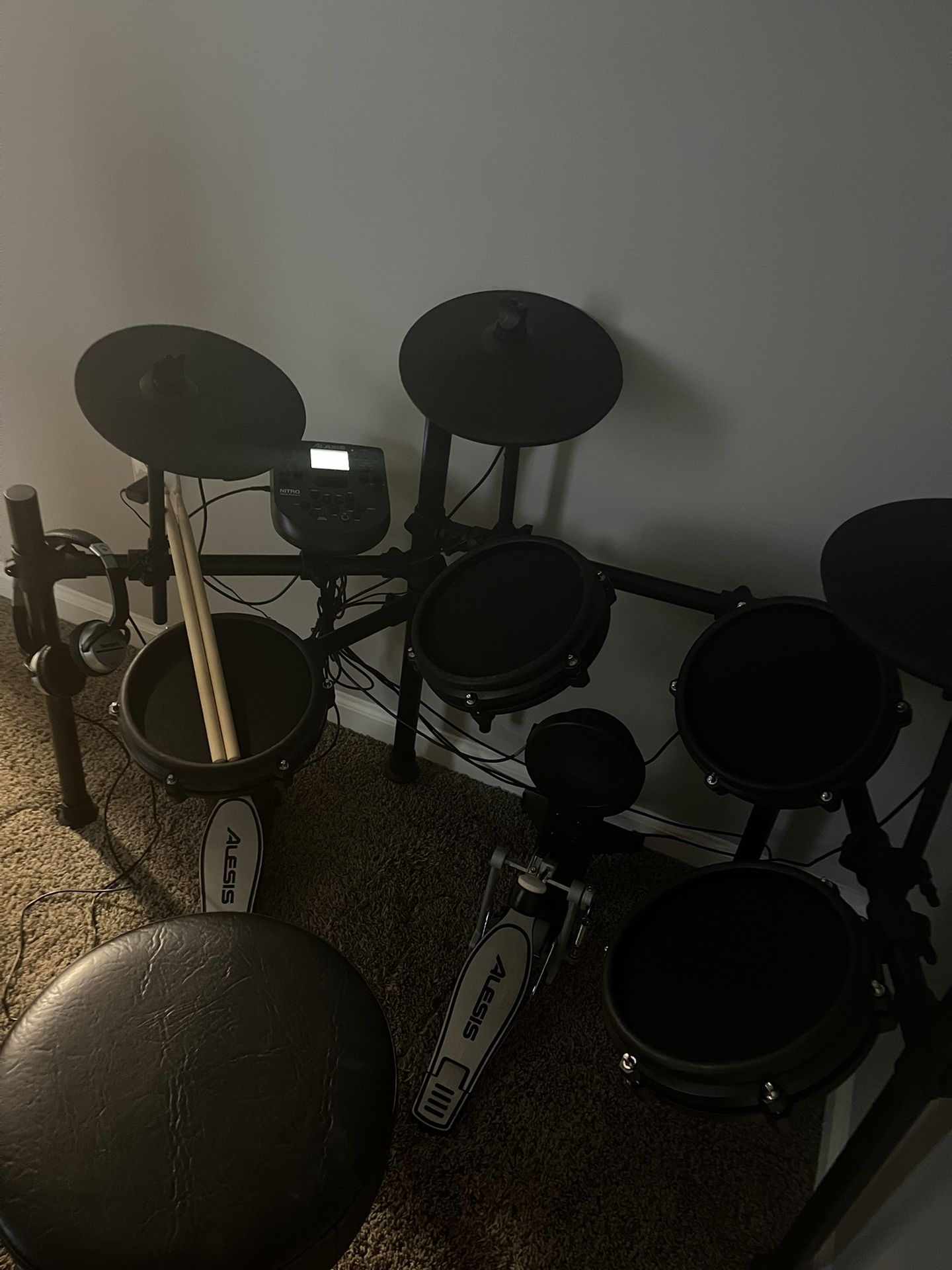 Alesis Nitro Electronic Mesh Drum Set