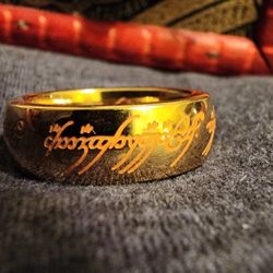 Lord of the rings The one ring in authentic wooden box.Collection item.Stainless steel and luminous. Size 9