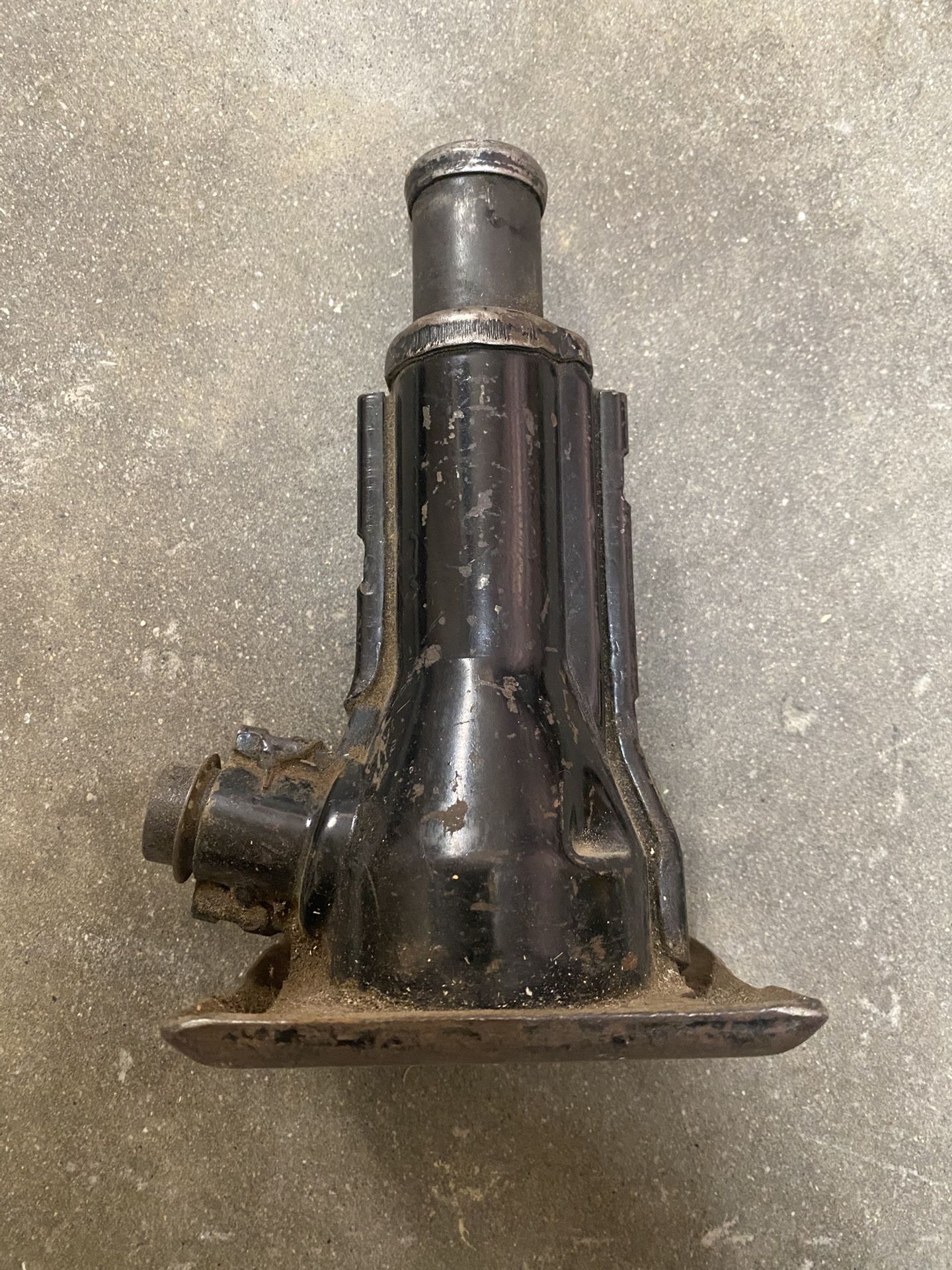Original 1940’s Car Bottleneck Jack
