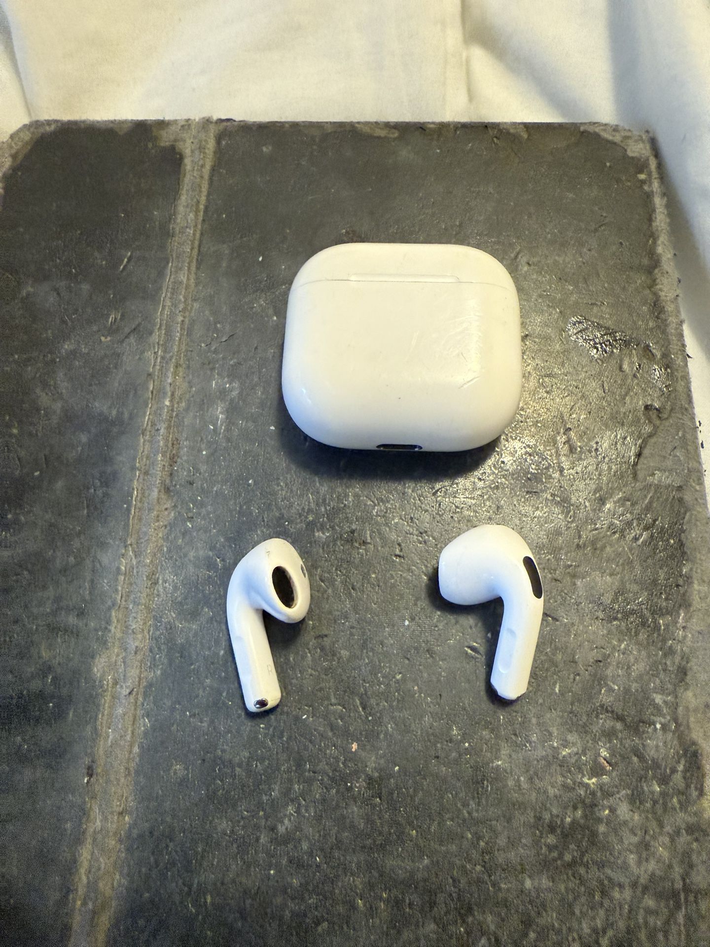 Apple AirPods 4