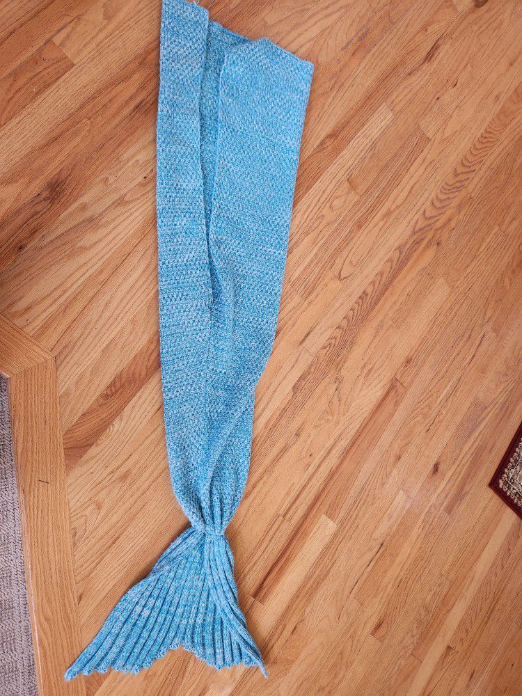 Beautiful Children's Blue Mermaid Tail Blanket