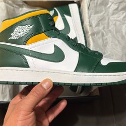 Jordan 1 Mid