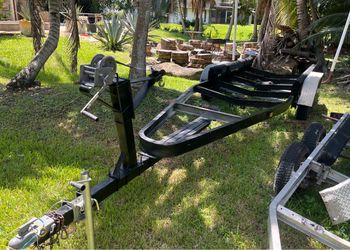 Galvanized dual Axel trailer up to 24’ boat. All components are in good condition no work needed. Ready to load…