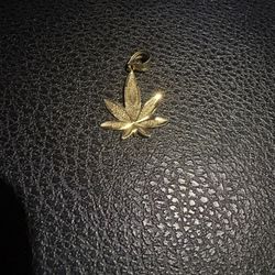 10k Mary Jane Pendant