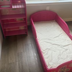 Minnie Mouse Toddler Bed & Book Shelf