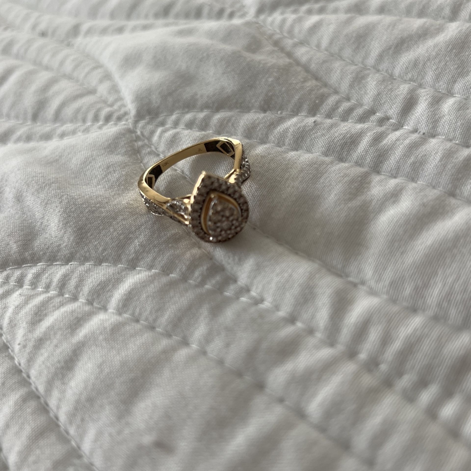 10k Pear Shape Wedding Ring 💍