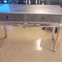 Brand new high end console table with mirror