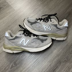 New balance 990 V5 “Castlerock” Size 5.5 men In Men/ 7 Women’s