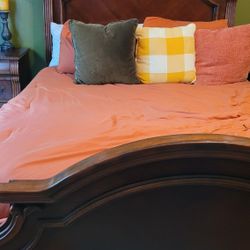 Queen Anne Cherrywood Queen Size Complete Bedroom 