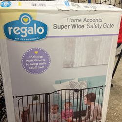 Regalo Super Wide Safety Gate