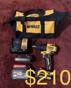 Dewalt atomic compact series /with 3 batteries and charger.