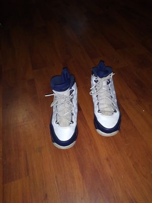Photo KID'S MICHAEL JORDAN SHOES BLUE AND WHITE WITH 23 ON THE BACK SIZE 1.5Y IN GREAT CONDITION