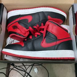 Air Jordan 1 Mid (GS)