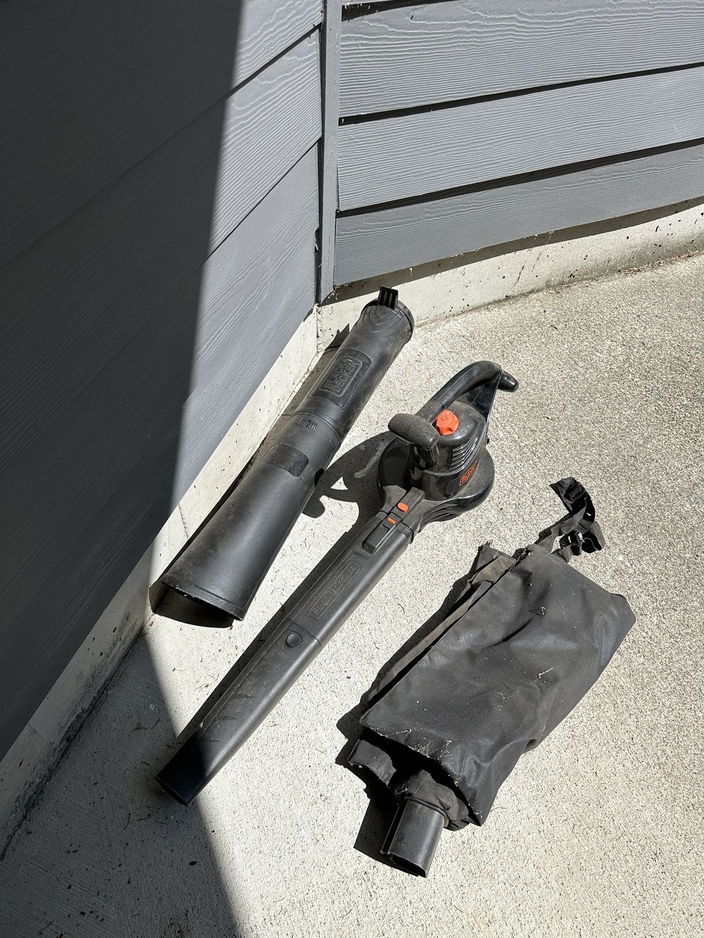 Black and Decker Corded Leaf Blower
