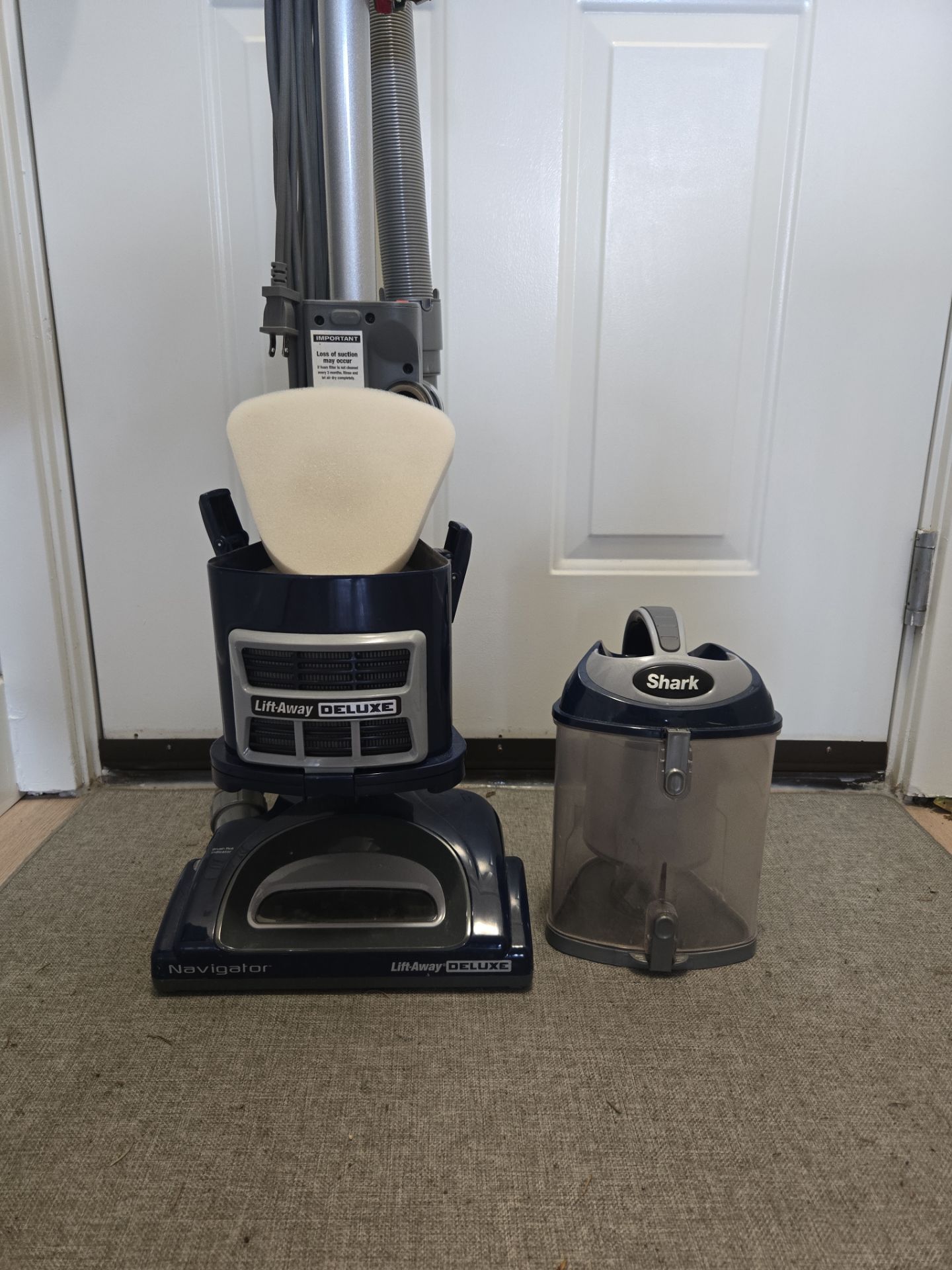 Shark Navigator Lift-Away Deluxe Vacuum