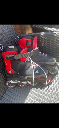 Roller blade shoes with wheels